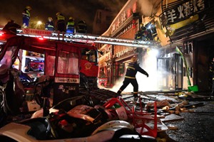寧夏銀川6.21燃爆事故---公司產(chǎn)品舉升搶險主戰消防車(chē)的實(shí)際應用